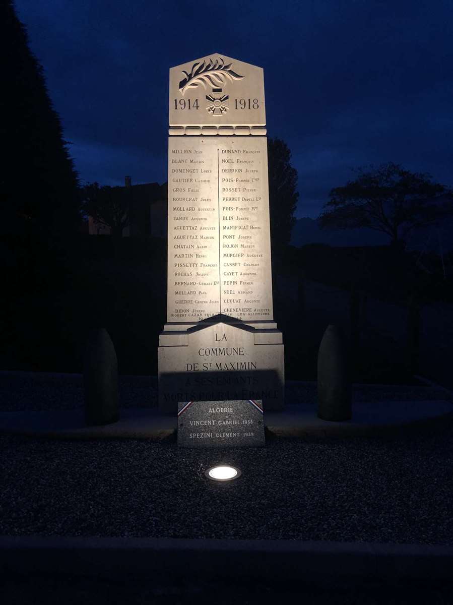 08a Monument aux Morts nuit 